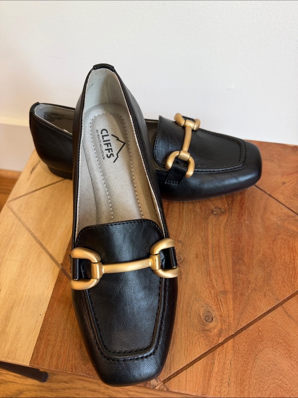 NWOT Cliffs by WHITE MOUNTAIN Black Loafers with Matte Gold Horsebit, 6 1/2